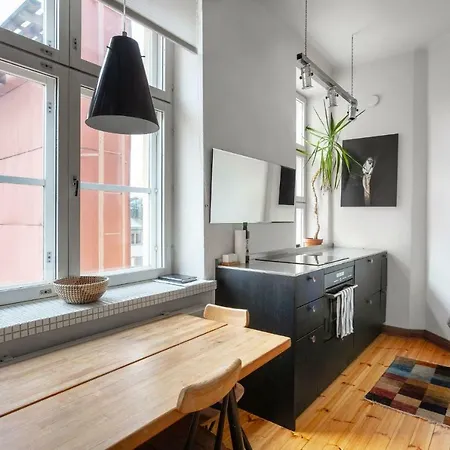 Wehost Eerikinkatu 48 *