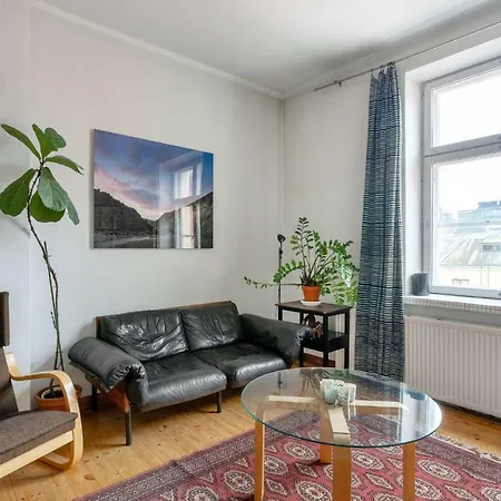 Wehost Eerikinkatu 48 * Helsinki